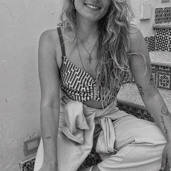 Ruched knit cropped spaghetti strap sweater top - medium - Picture 2 of 7